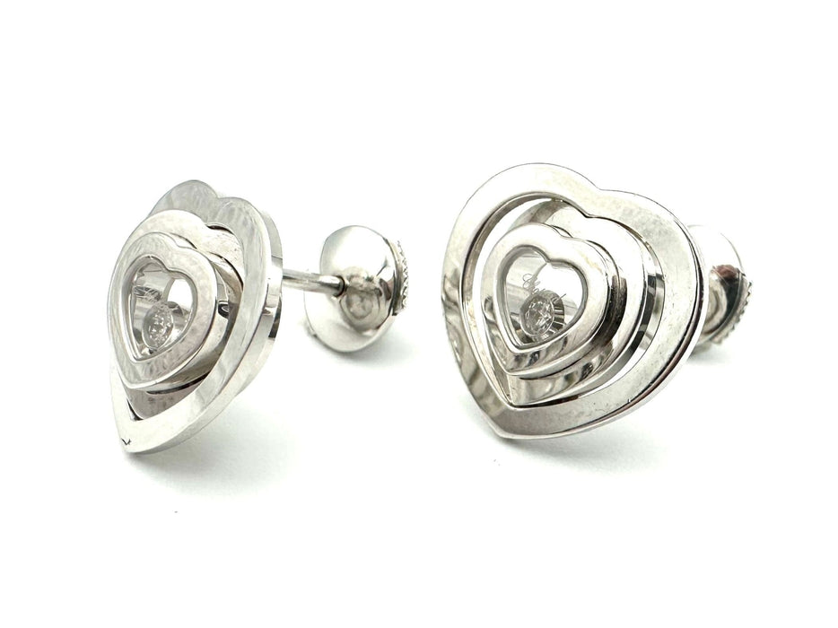 Boucles d'oreilles CHOPARD. Collection "Happy Spirit", boucles d'oreilles or blanc et diamants 58 Facettes