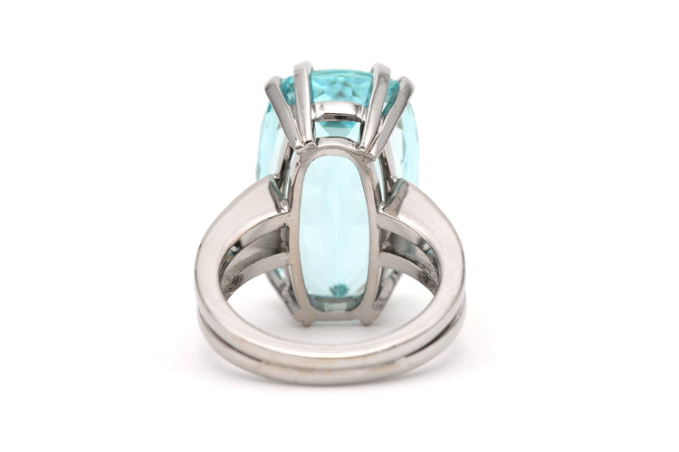 Bague 55 Bague contemporaine sertie d’une aigüe-marine en or blanc 18 carats 58 Facettes 23246