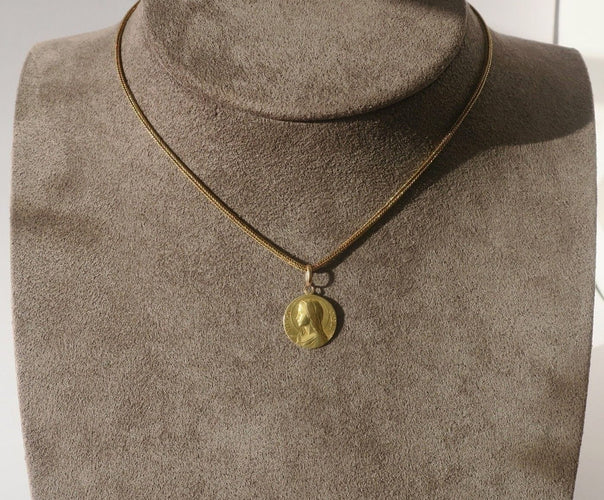 Pendentif Médaille pendentif Vierge Marie 1926 signée Dropsy 58 Facettes