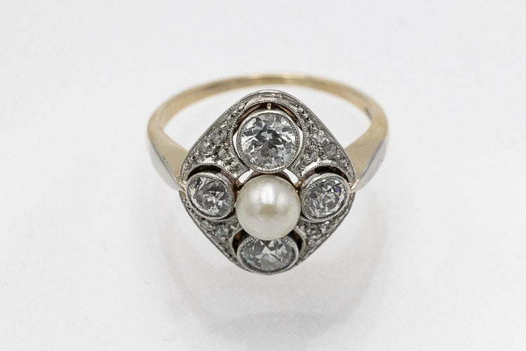 Bague 50 Bague en or et platine ornée de diamants et d'une perle de culture 58 Facettes 11020