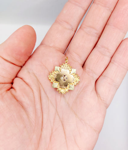 Pendentif Pendentif fleur or rose et or jaune, diamants taille rose (circa 1900) 58 Facettes A06189