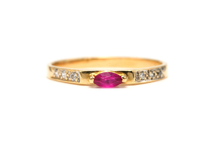 Bague 56 Bague contemporaine or jaune, rubis et diamants taille brillant 58 Facettes 22752