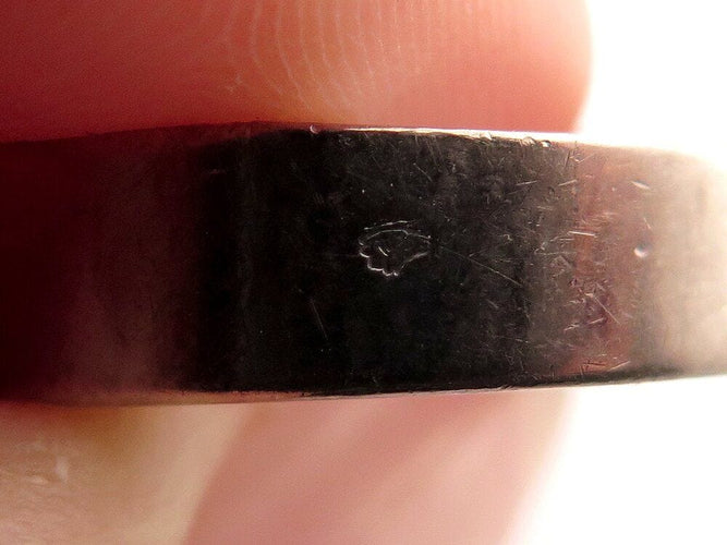 Bague 53 bague CARTIER tank en or blanc 18k 13.6 gr sertie pierre de lune 58 Facettes 268700