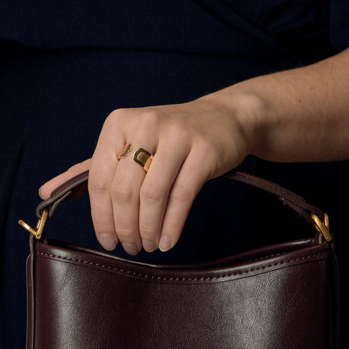 Bague 57 Cartier Bague C de Cartier en Or jaune 18k 58 Facettes GU292-1