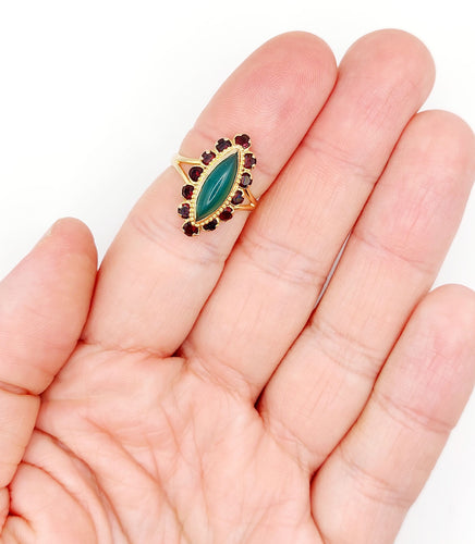 Bague 53 Bague marquise or jaune, chrysoprase et grenats (circa 1890) 58 Facettes A05098