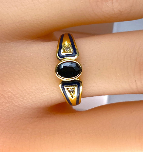 Bague saphir ovale et diamants en or jaune 18 carats et émail