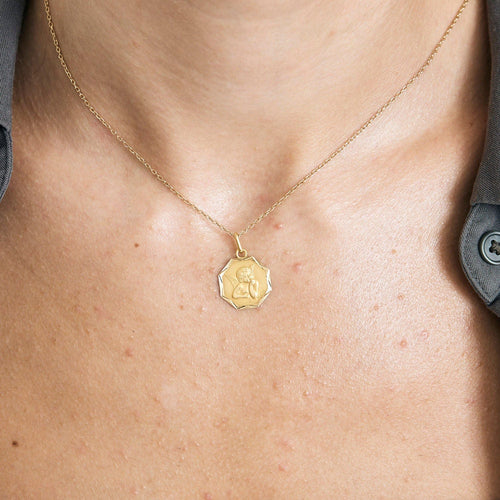 Pendentif Augis - Médaille en or jaune 58 Facettes NAR04882