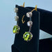 Boucles d'oreilles Paire de boucles d’oreilles en or jaune 18 carats et platine, diamants et peridots 58 Facettes AB500