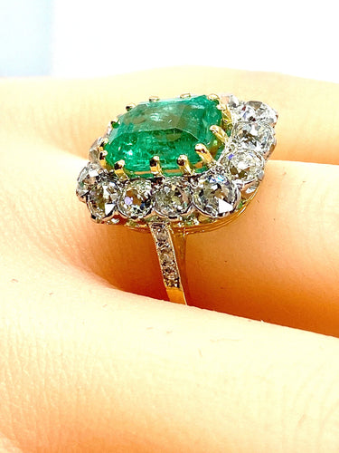 Bague 52 Bague marguerite en or 18 carats, émeraude 3,49 ct et diamants 58 Facettes AB567