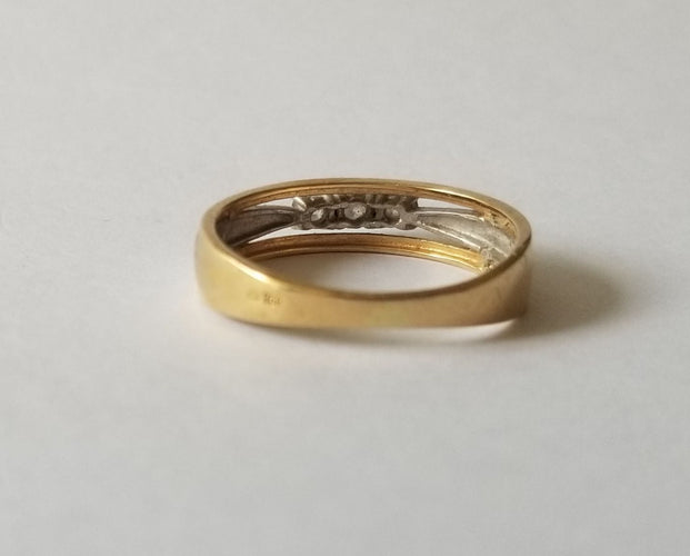 54 Bague or jaune et blanc, diamants 58 Facettes