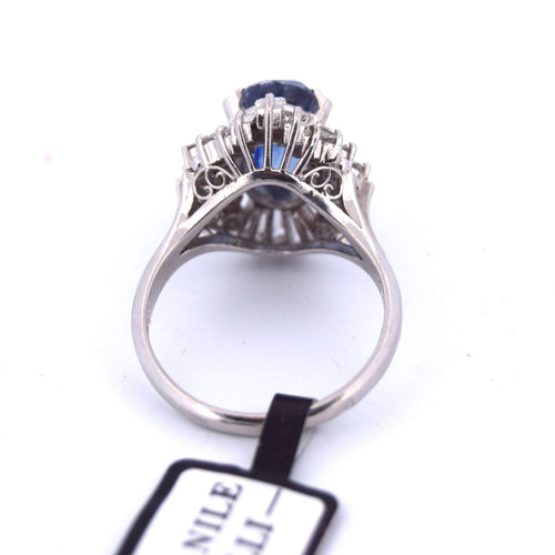 Anello in platino con zaffiro e diamanti