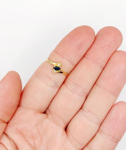 Bague vintage or jaune, saphir navette et diamants