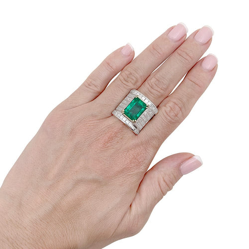 Importante bague Repossi deux ors, émeraude, diamants.