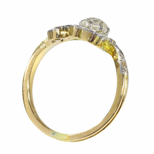 Bague 53 La bague Belle Époque : quand l'histoire rencontre le luxe 58 Facettes 22152-0291