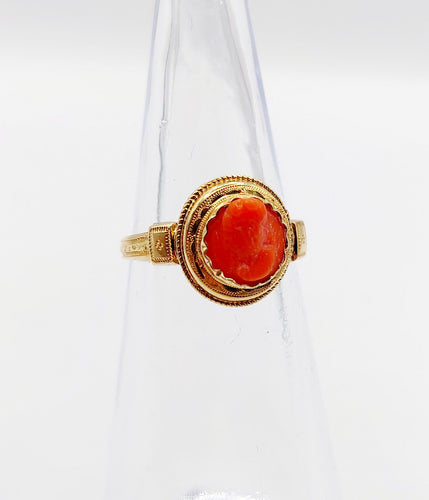 Bague 44 Bague or rose, camée corail monture finement ciselée (circa 1900) 58 Facettes A06370