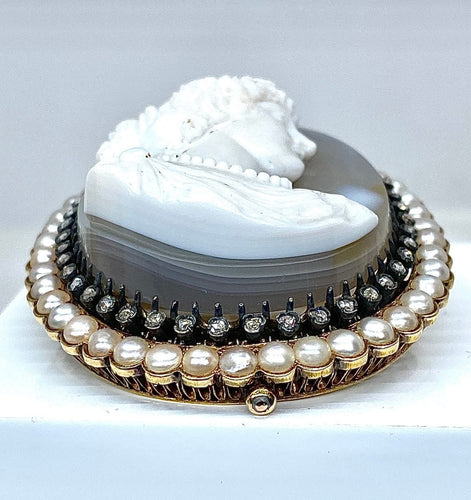 Broche Exceptionnelle broche en or jaune camée sur agate représentant Caroline Murat 19e 58 Facettes AB472