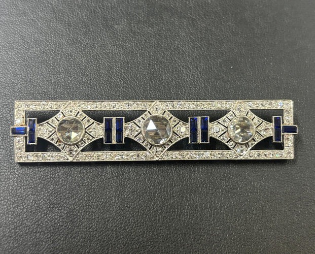 Broche Art Déco en platine avec diamants taille rose et saphirs calibrés