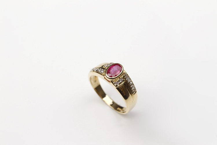Bague 53 Bague Rubis ovale Diamants 58 Facettes
