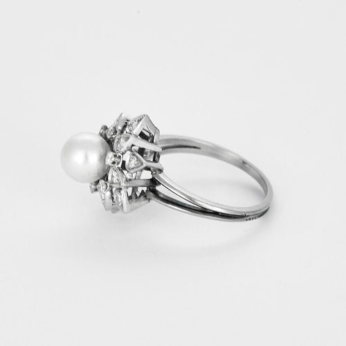 Bague en or blanc, platine, perle de culture blanche et diamants