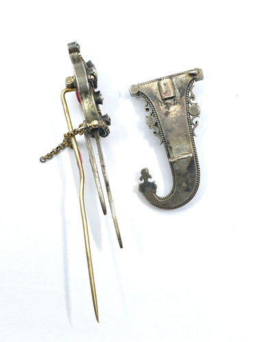 Broche Broche sabre en argent émeraudes perles 58 Facettes AB360