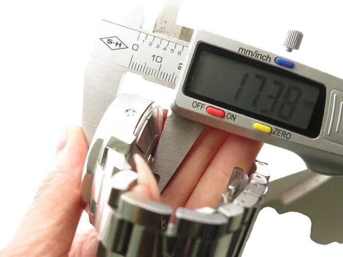 Montre montre CORUM admirals cup challenger 01.0007 chrono 44 mm auto acier 58 Facettes 269317