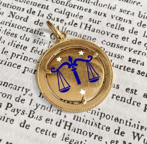 Pendentif Pendentif en or jaune signe du Zodiac de la balance 58 Facettes