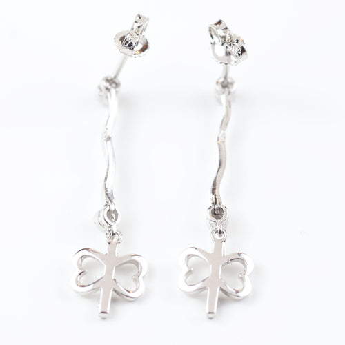 Boucles d'oreilles Longues boucles d'oreilles en or blanc 18 carats serties de diamants taille brillant 58 Facettes VV1-E