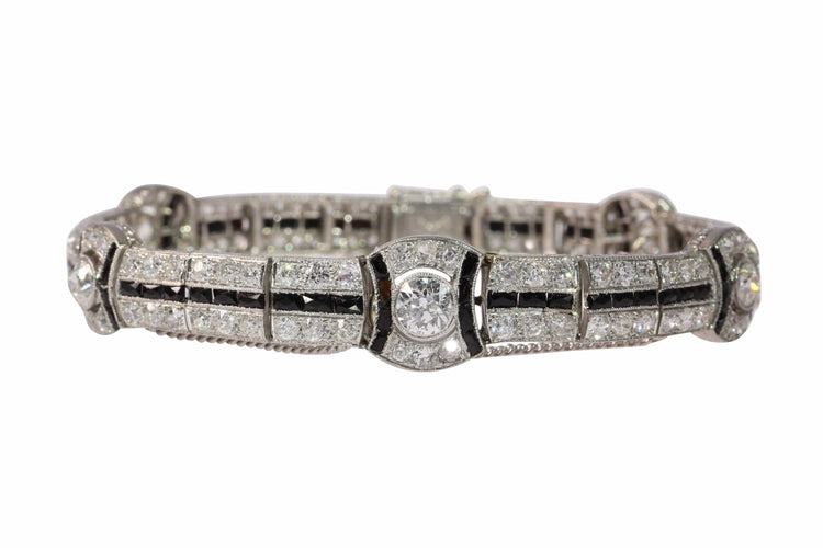 Une déclaration éblouissante d'Art Déco : Bracelet en platine avec diamants et onyx