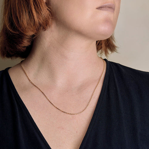 Chaîne en or jaune à maille forçat