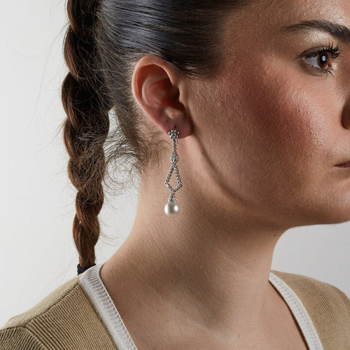 Boucles d'oreilles Boucles d'oreilles pendantes diamants et perles 58 Facettes 1736