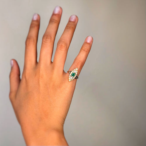 Bague 49 Bague - Or, Emeraude et Diamants 58 Facettes 250186R