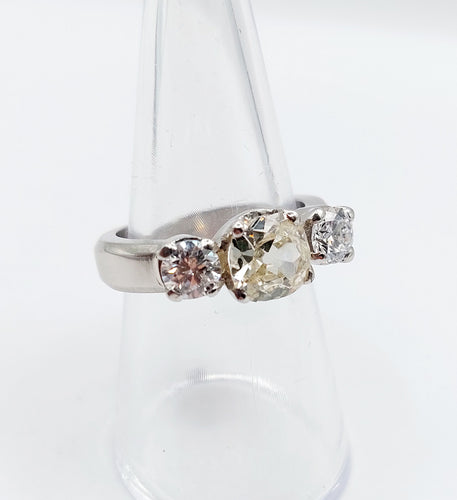 Bague jonc Art déco en platine et diamants (1,30 ct + 0,90 ct)