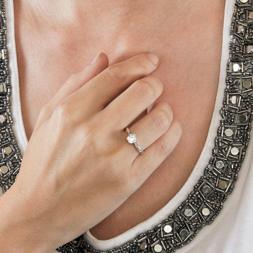 Bague 55 Bague solitaire or gris ornée d'un diamant 58 Facettes 160/2