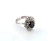Bague vintage en or blanc 18 carats avec centre et bordure sertie de saphirs et de diamants