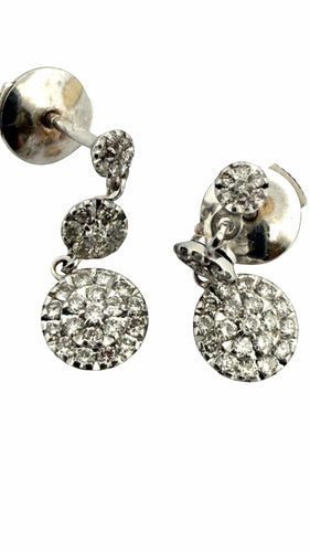 Boucles d’oreilles pendantes en or blanc et diamants