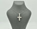 Collier Collier en or blanc 18 carats avec pendentif croix et diamants de 0,32 carat 58 Facettes 10649