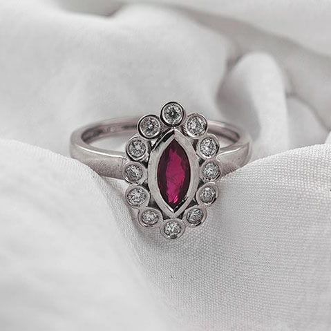 Bague 54 Bague en or avec rubis sang de pigeon de Birmanie et diamants 58 Facettes AO-0004