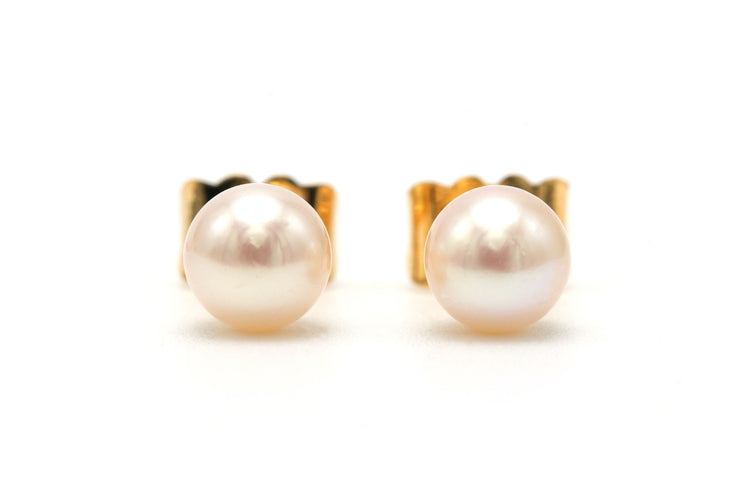 Boucles d'oreilles contemporaines serties de perles en or jaune 18 carats