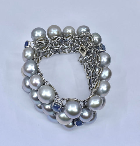 Bracelet Important bracelet or blanc, saphirs étoilés, diamants et perles grises 58 Facettes AB632