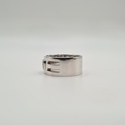 Bague 54 Bague or blanc sertie de diamants 58 Facettes