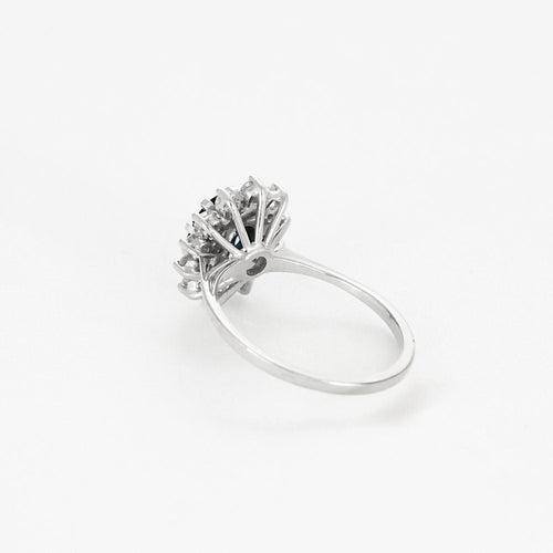 Bague 52,5 Bague marguerite en or blanc, saphir et diamants 58 Facettes GU201-1