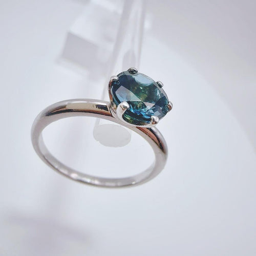 Solitaire en or blanc et topaze centrale, style London blue