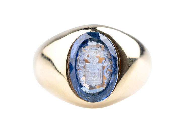 Cartier Paris – Chevalière armoriée (commande spéciale) – Or jaune 18 ct (750) – Saphir gravé en intaille – 13,10 g –