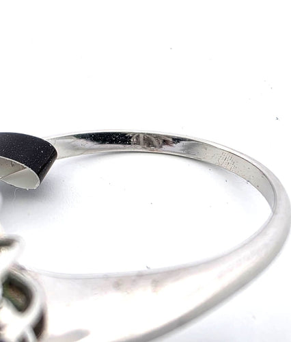 Anello in oro bianco con smeraldo centrale e diamanti a contorno 58 Facettes