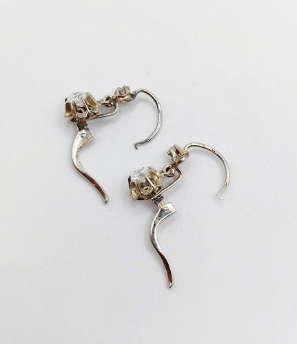 Boucles d'oreilles Dormeuses Art Déco or blanc, diamants taille brillants 58 Facettes A05861