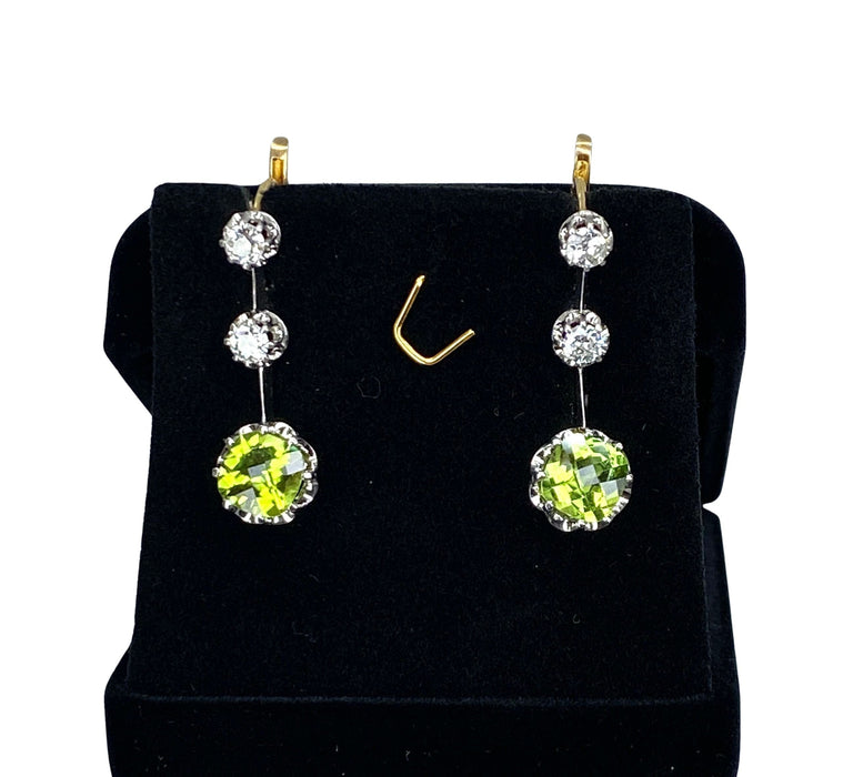 Boucles d'oreilles Paire de boucles d’oreilles en or jaune 18 carats et platine, diamants et peridots 58 Facettes AB500