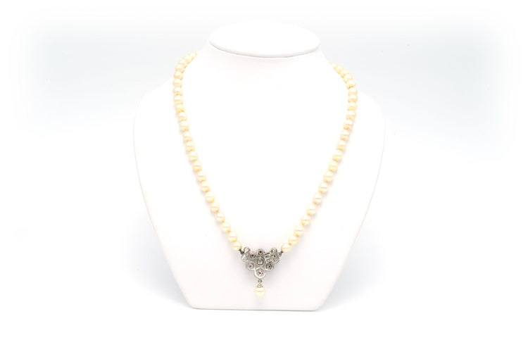 Collier Collier Années 70 en or blanc 18 carats, perles et rubis 58 Facettes B278