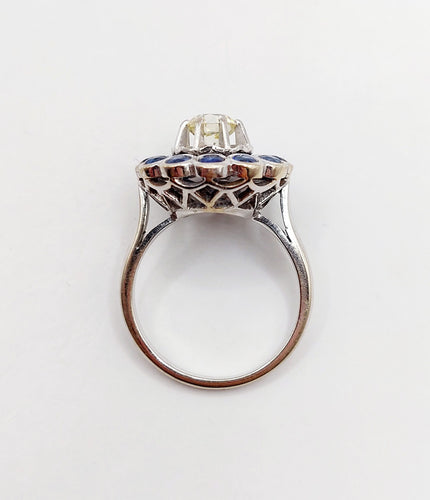 Bague 51.5 Bague marguerite Art Déco or blanc, diamant taille ancienne 0,65 carat et saphirs 58 Facettes A06329