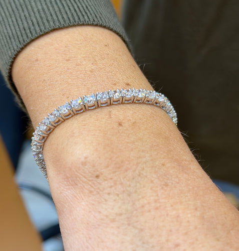 Bracelet Rivière de diamants exceptionnelles , or blanc 18 carats 58 Facettes