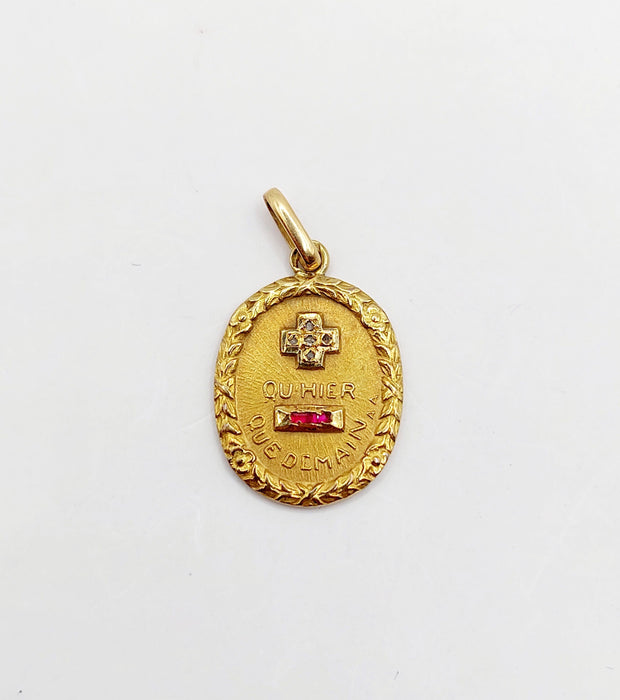 AUGIS Pendentif médaille d'amour or jaune couronne laurier diamant et rubis